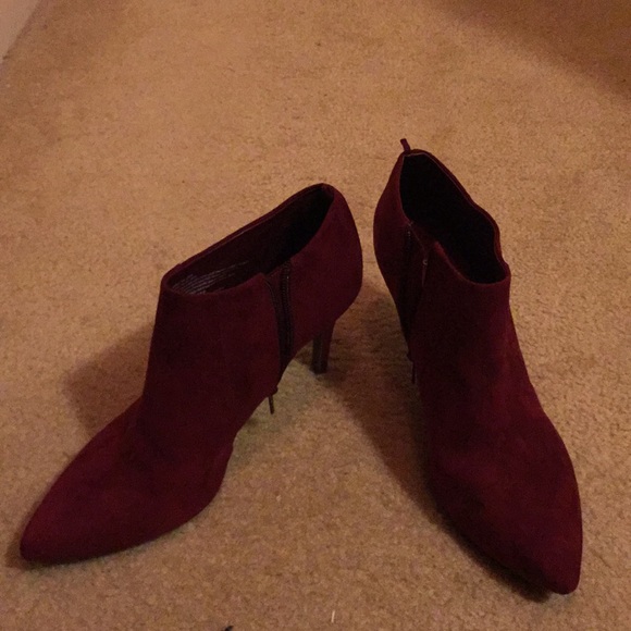Old Navy Shoes - EUC Old Navy burgundy suede heels. Sz 10